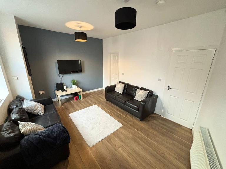 Royal Park Road, Hyde Park, Leeds, LS6 1JJ