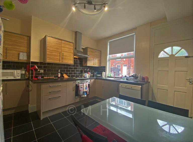 Welton Grove, Hyde Park, Leeds, LS6 1ES