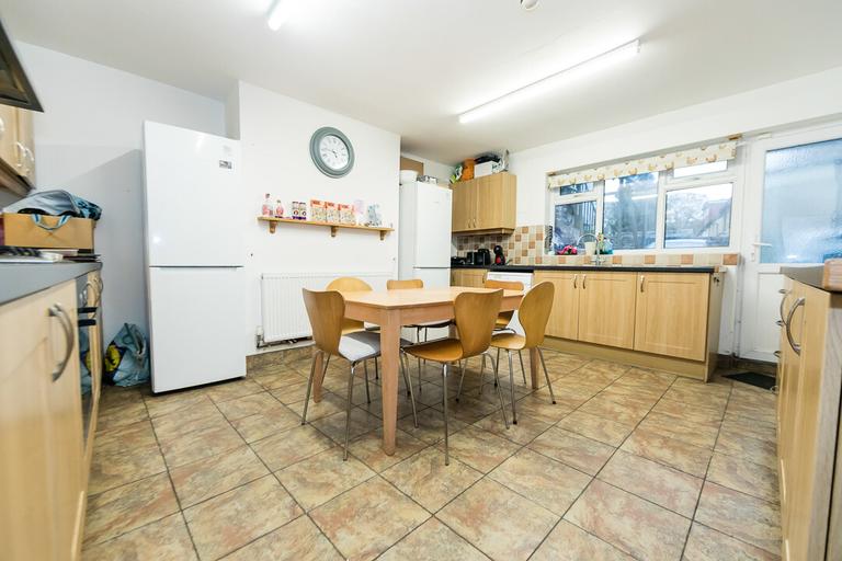 Buckingham Mount, Hyde Park, Leeds, LS6 1DN