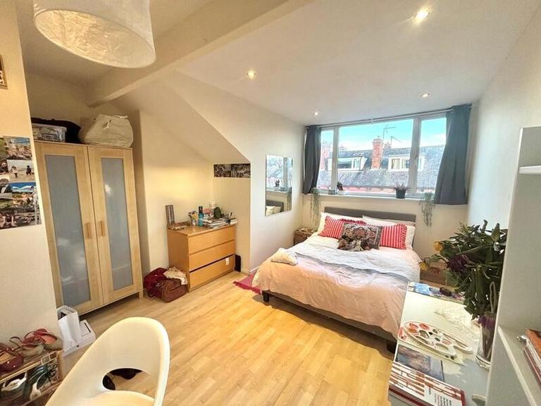 Welton Grove, Hyde Park, Leeds, LS6 1ES