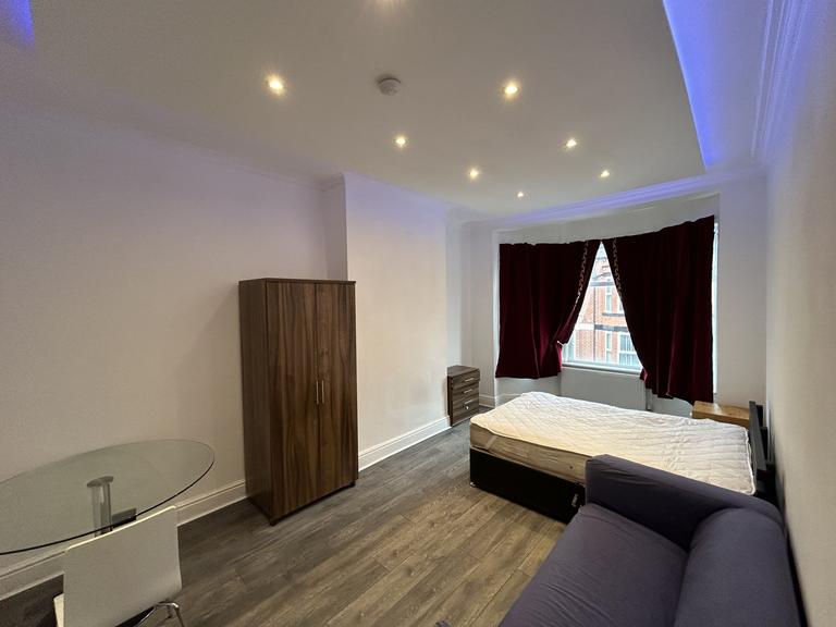 Carlton Road, Salford, Manchester, M6 7EW