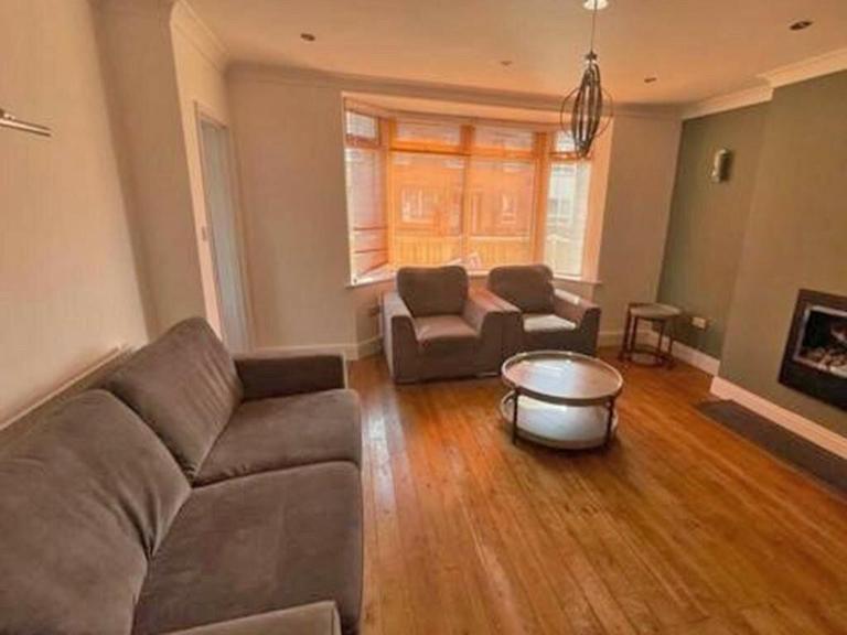 Humber Road, Beeston, Nottingham, NG9 2EJ