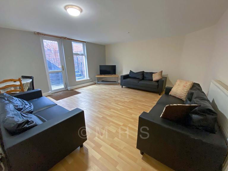 Manor Terrace, Hyde Park, Leeds, LS6 1BU