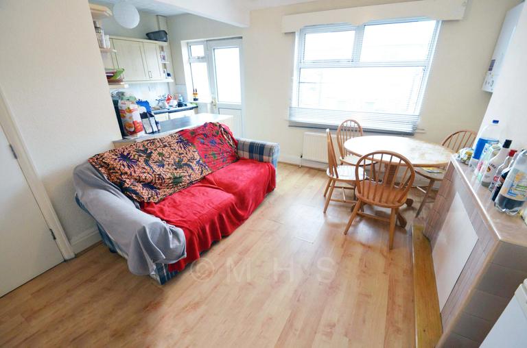 Mayville Avenue, Hyde Park, Leeds, LS6 1NQ