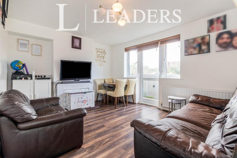 3 bedroom house for rent Laburnum Grove, Surrey, KT3 3LQ UniHomes