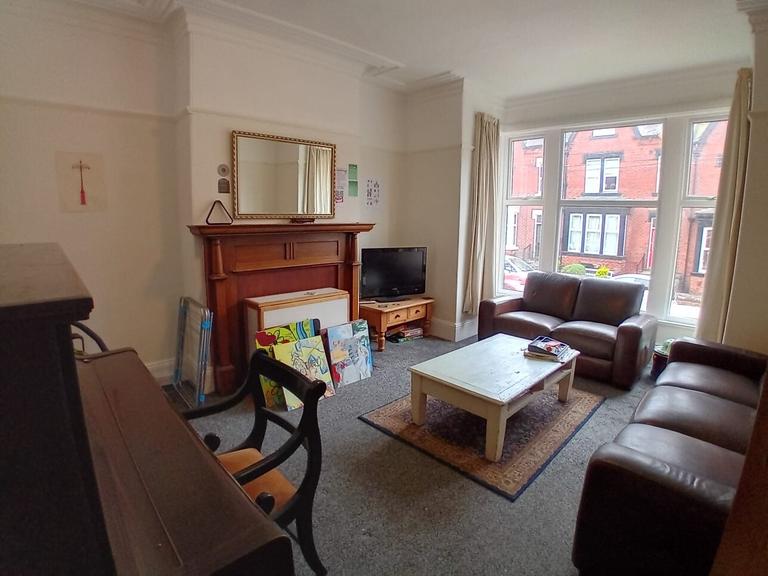 Manor Terrace, Hyde Park, Leeds, LS6 1BU
