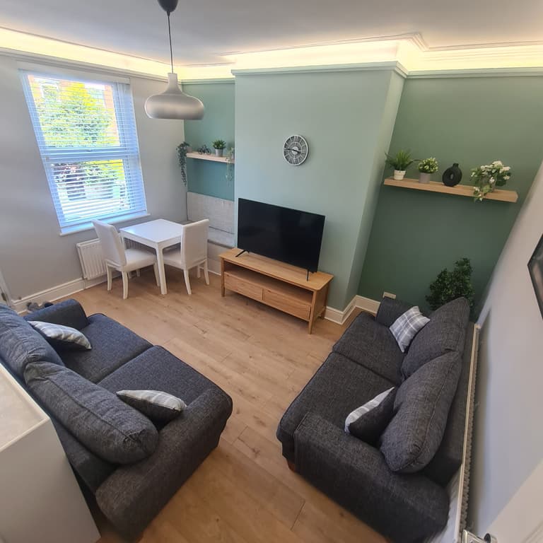 Wetherby Terrace, Burley, Leeds, LS4 2JQ Wetherby Terrace, Burley, Leeds, LS4 2JQ