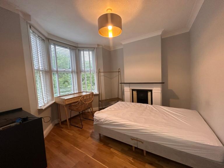 3 bedroom apartment for rent Bear Road, Brighton, BN2 4BD UniHomes