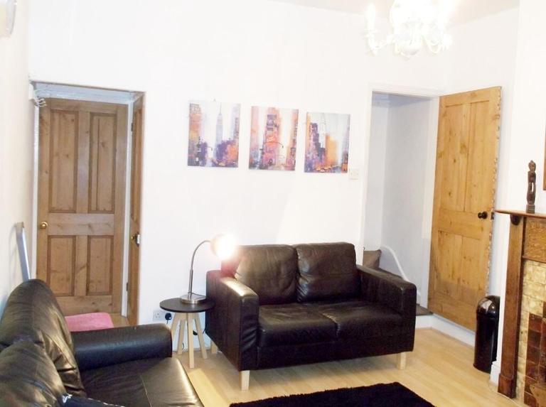 Queens Road, Clarendon Park, Leicester, LE2 3FT