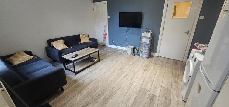 Cross Chapel Street, Headingley, Leeds, LS6 3JE