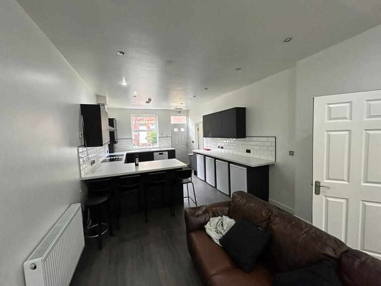 Headingley Avenue, Headingley, Leeds, LS6 3EP