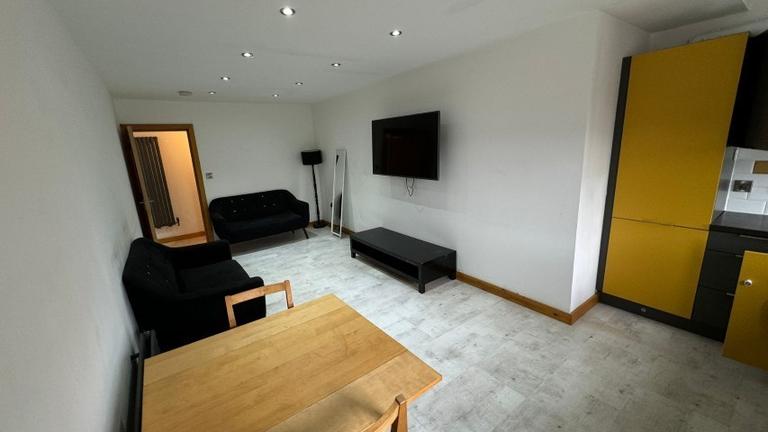 St Michael's Road, Headingley, Leeds, LS6 3AW