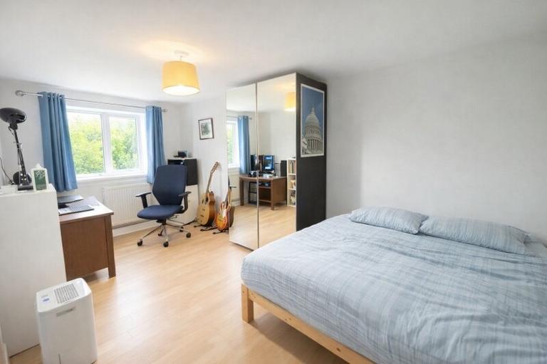 Manor Drive, Hyde Park, Leeds, LS6 1DD