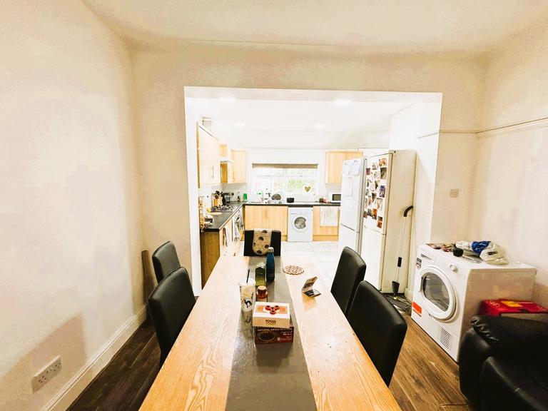 Beeston Road, Dunkirk, Nottingham, NG7 2JP