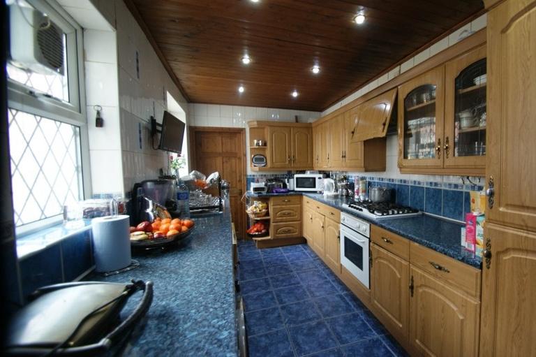 Brudenell Mount, Hyde Park, Leeds, LS6 1HT