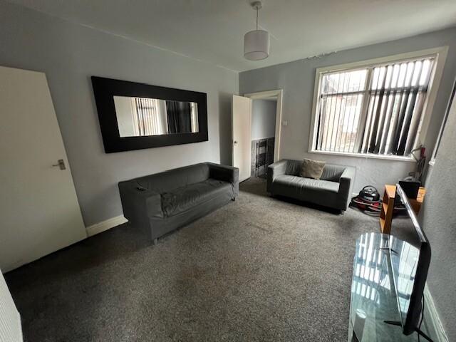 Raven Road, Hyde Park, Leeds, LS6 1DA