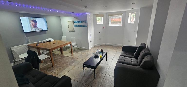 Headingley Avenue, Headingley, Leeds, LS6 3EP