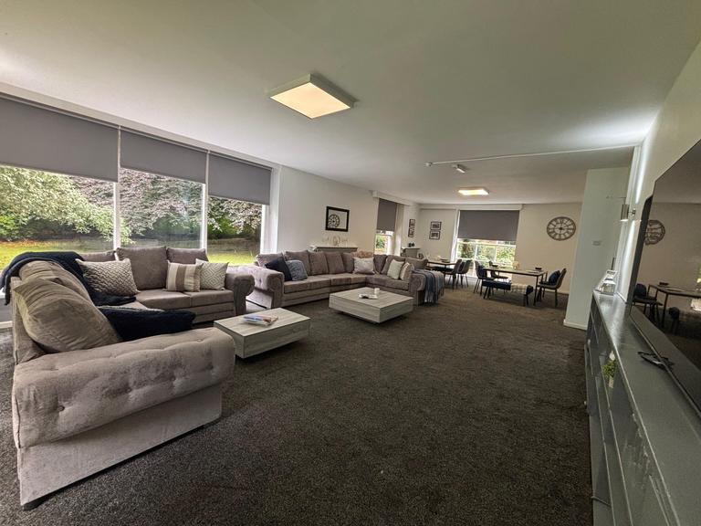 8 Grosvenor Road, Hyde Park, Leeds, LS6 2DZ