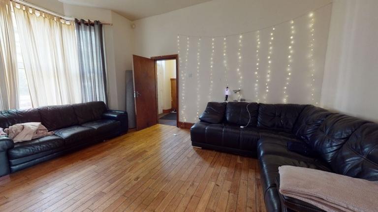 Kensington Terrace, Hyde Park, Leeds, LS6 1BE