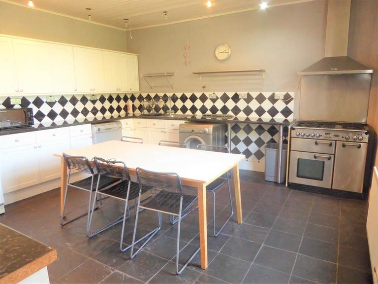Lister Street, Moldgreen, Huddersfield, HD5 8BA