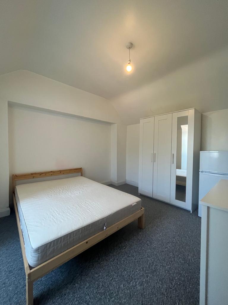 Gunnersbury Avenue, Ealing, London, W3 8LD