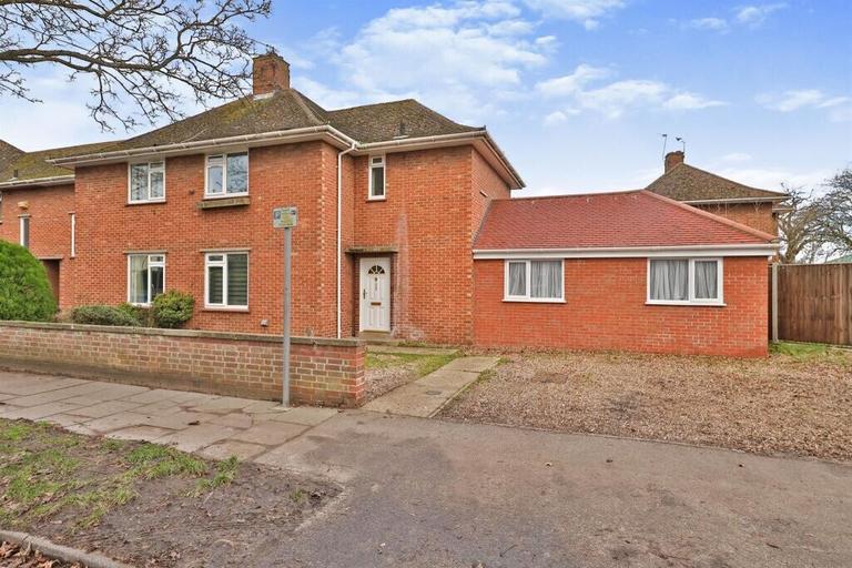 Cunningham Road, North & West Earlham, Norwich, NR5 8HQ