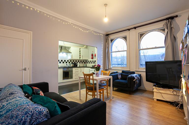 3 bedroom apartment for rent Wilmslow Road, Manchester, M20 3BG UniHomes