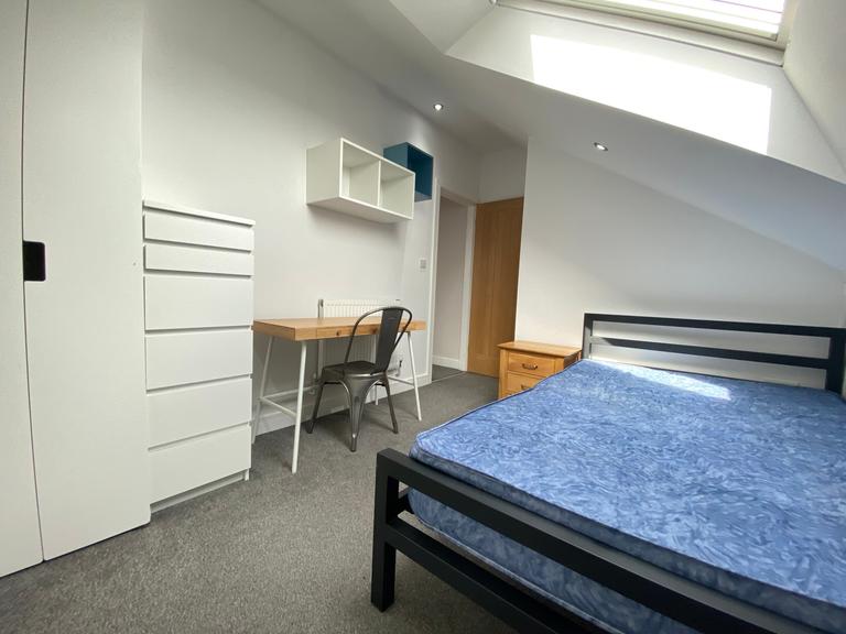 3 bedroom apartment for rent Charnwood Grove, Nottingham, NG2 7NT UniHomes