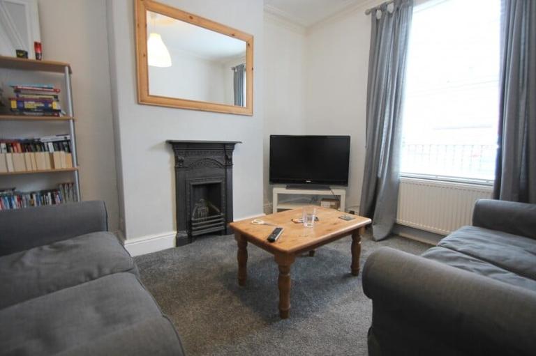 4 bedroom house for rent Carberry Terrace, Leeds, LS6 1QH UniHomes