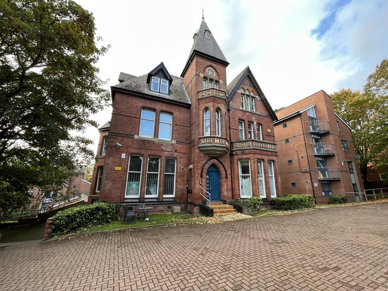 3 bedroom apartment for rent Clarendon Road, Leeds, LS2 9DR UniHomes