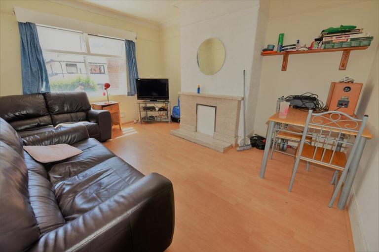 3 bedroom house for rent Mayville Avenue, Leeds, LS6 1NQ UniHomes