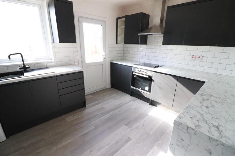 4 bedroom house for rent Grasmere Close, Norwich, NR5 8LR UniHomes