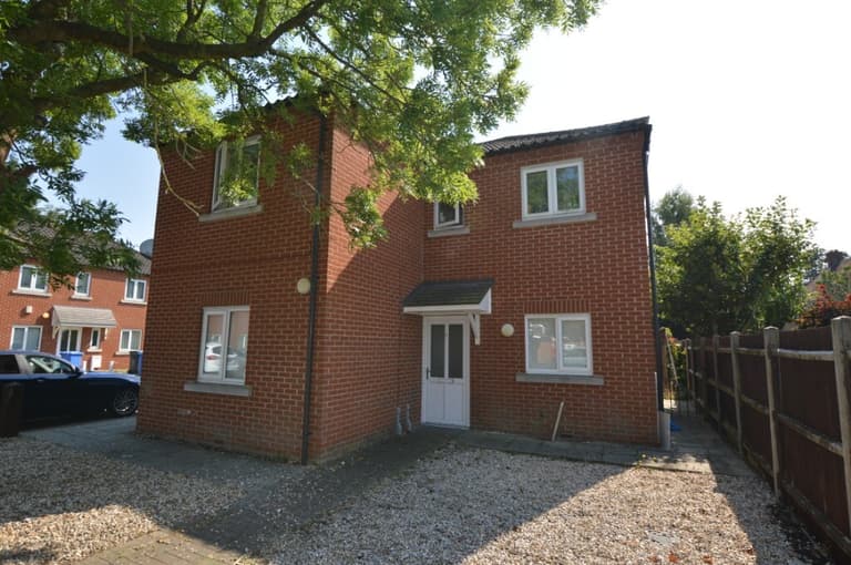 3 bedroom apartment for rent Salvin Court Norwich NR5 8BY UniHomes