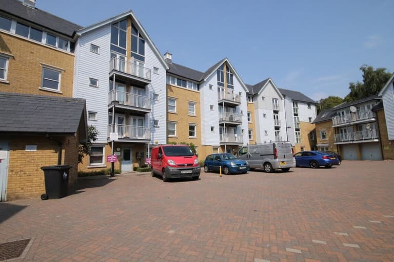 3 bedroom apartment for rent Bingley Court, Canterbury, CT1 2SX UniHomes