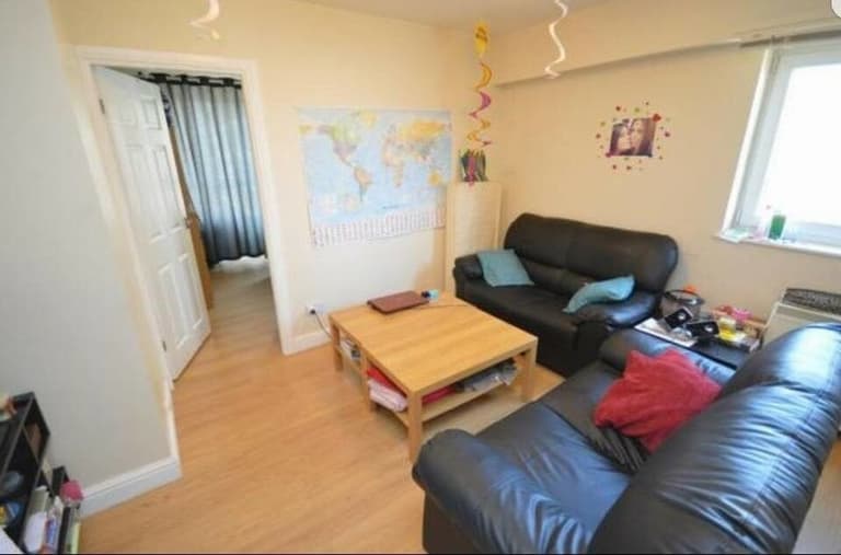 3 bedroom apartment for rent Lovell Park Heights, Leeds, LS7 1DP UniHomes