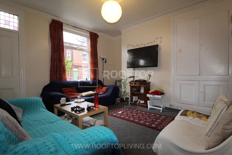 6 bedroom house for rent Hessle Place, Leeds, LS6 1EU UniHomes